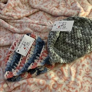 Cozy Knit Women's Beanie Set - Gray and Pink